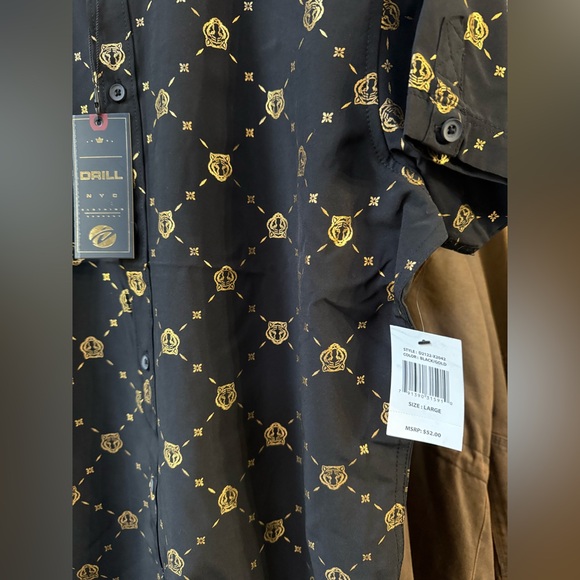 Drill clothing co, short sleeve button down dress shirt, size M 
NWT - Picture 3 of 4